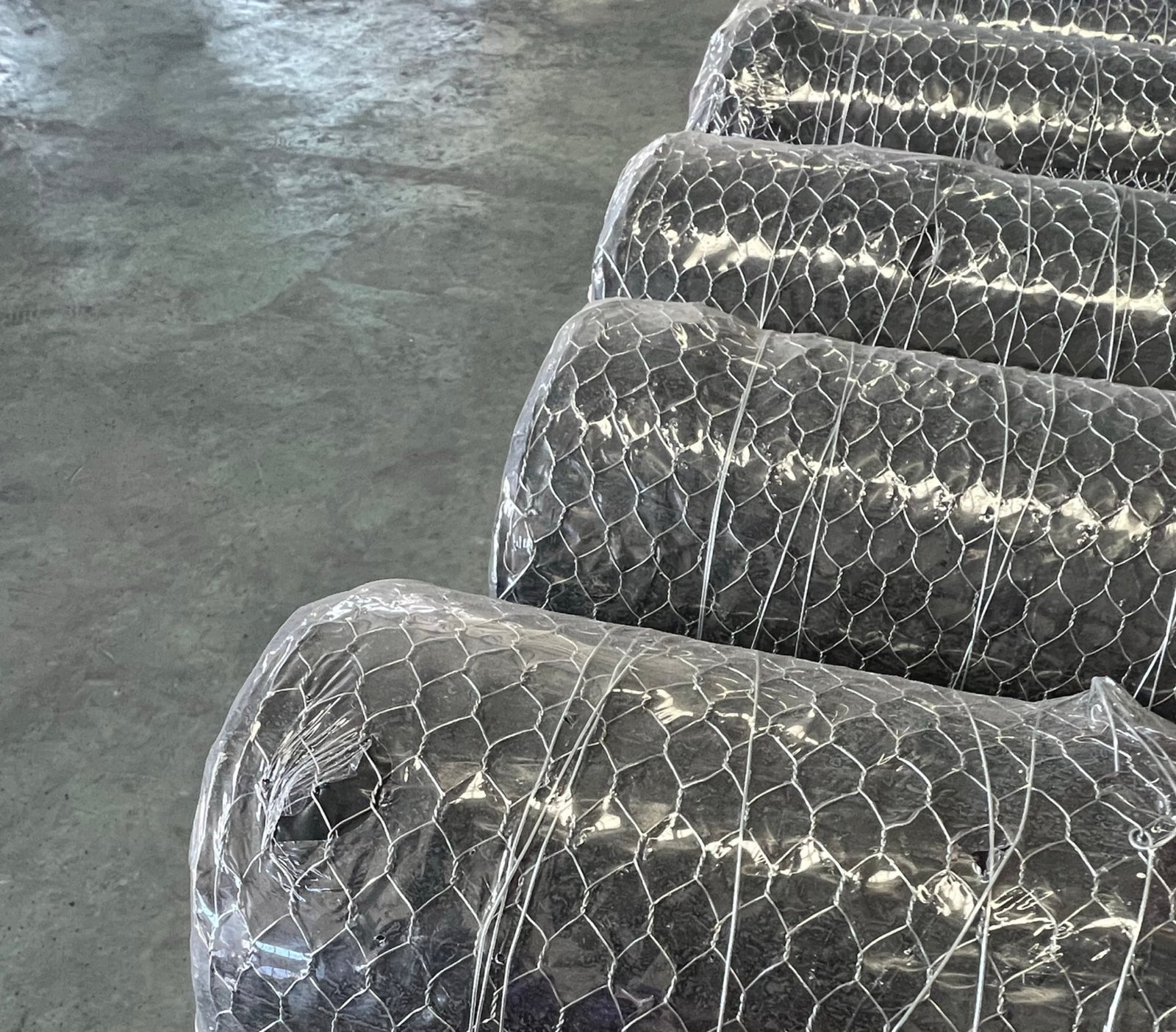 hexagonal wire netting package