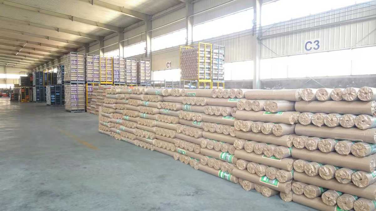 Export-ready pallets of metal wire products