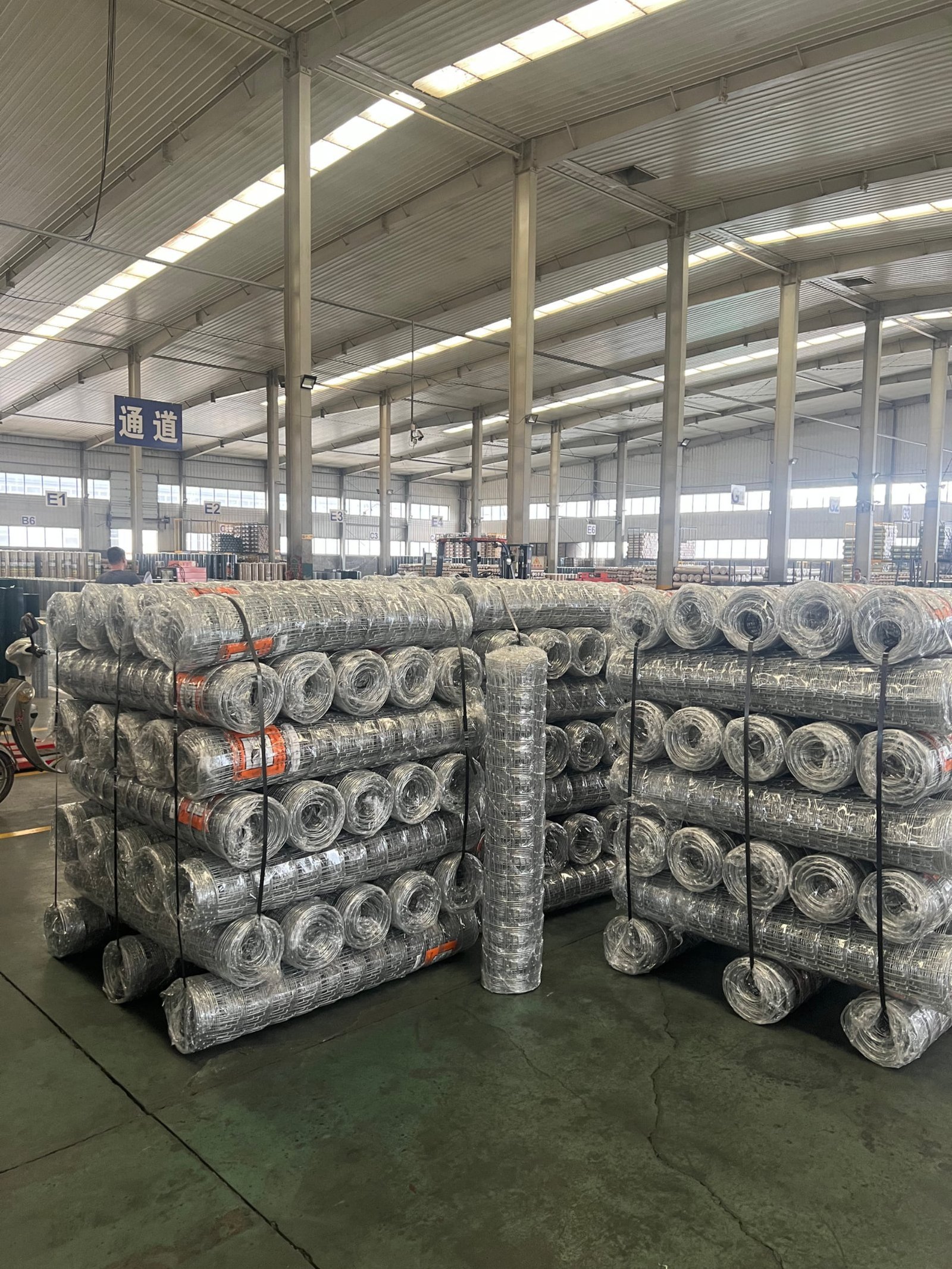 Galvanized animal fencing supplied for ranch and livestock projects in Chile